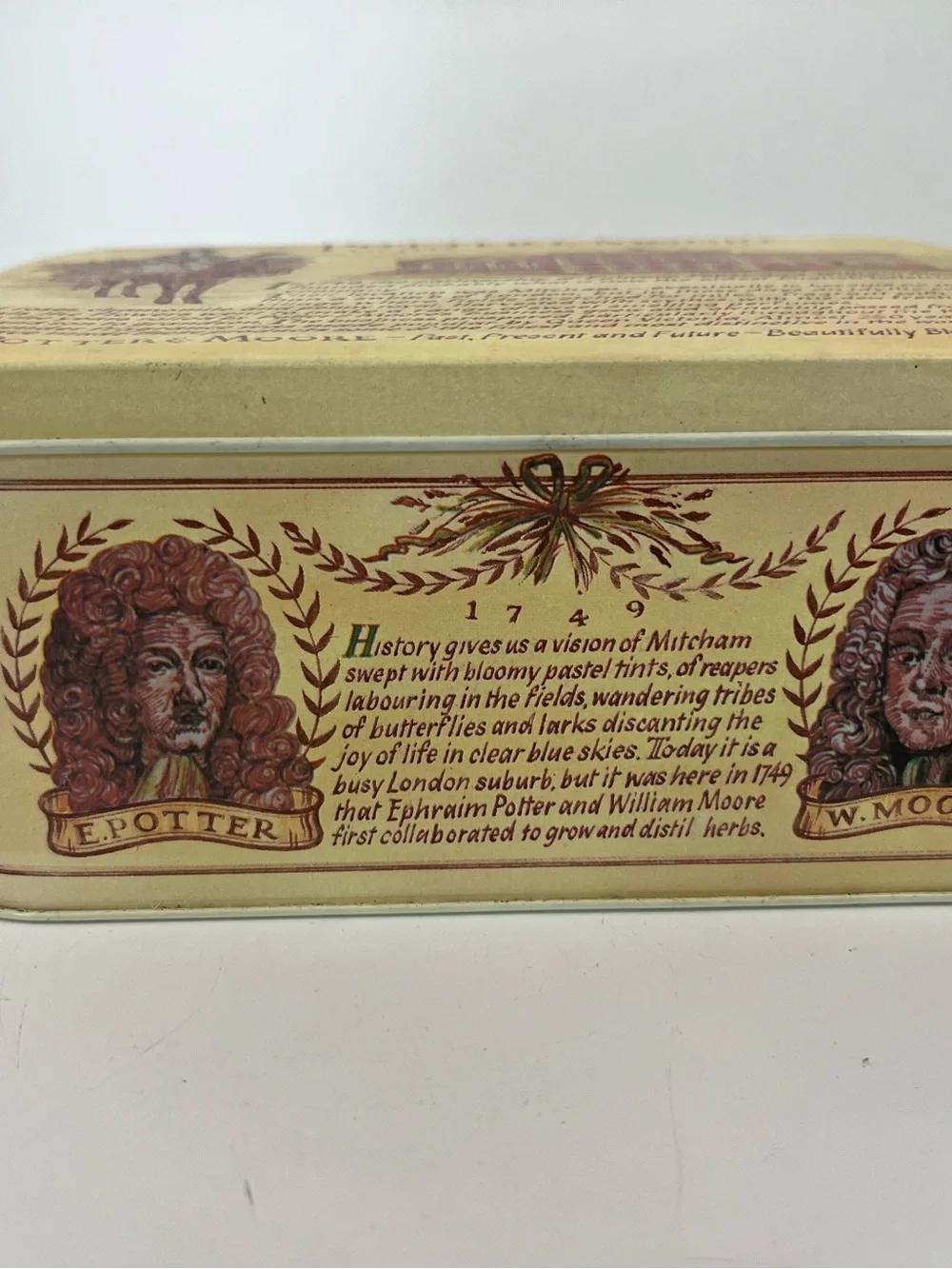 Potter & Moore 12 Assorted Fine Soaps in Decorative Hinged Tin - Complete